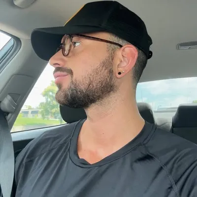 Carlos Román profile