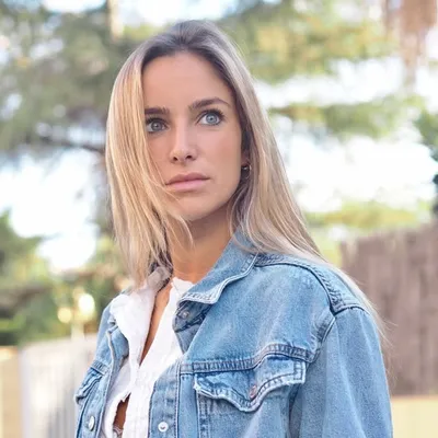 Carlota De Linares profile