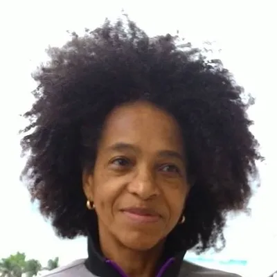 Carmen Luz profile