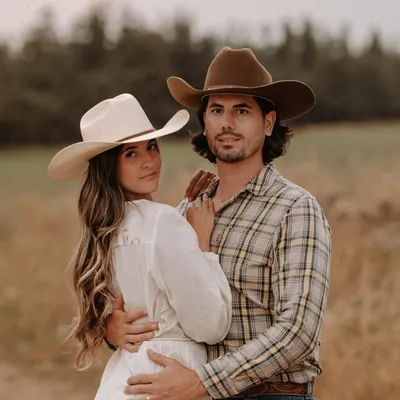Carol & Damien | Vanlife Western profile
