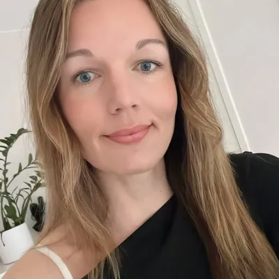 CAROLINE ๐ธ profile