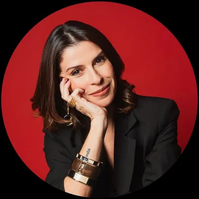 Carol Caracas | Personal Branding profile