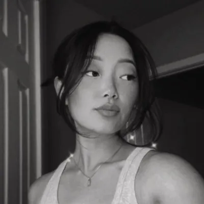 caroline | brand + graphic designer profile