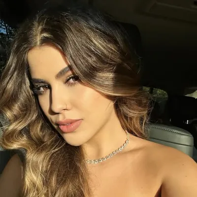Caroline Martins profile