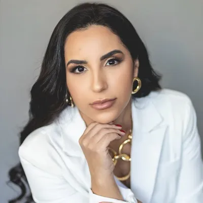 Dra. Caroline Muniz profile