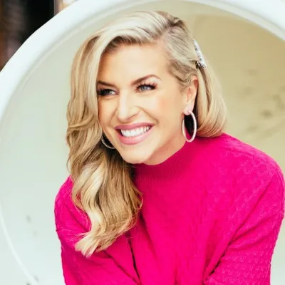 Carolyn MacKenzie profile