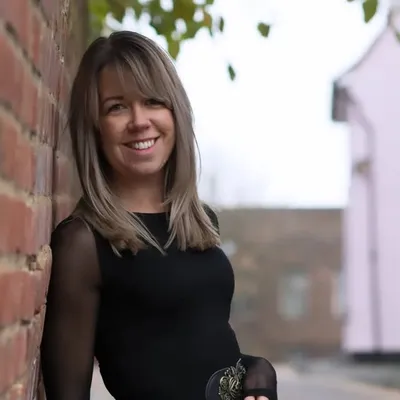 Hair & Makeup artist, Hertfordshire - Holly profile