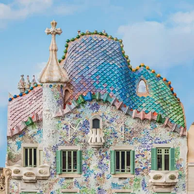 Casa Batlló by Gaudí, Barcelona profile