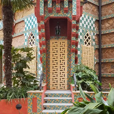 Casa Vicens by Gaudí Barcelona profile