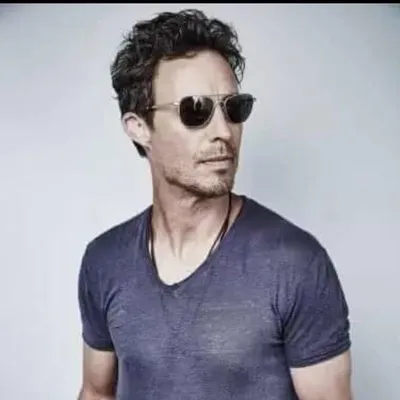Tom Cavanagh profile