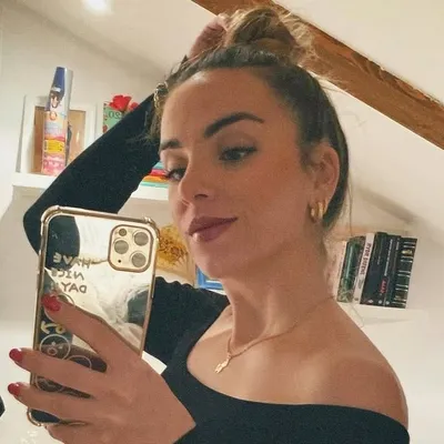 Celia Manzano profile