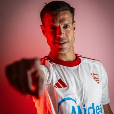 César Azpilicueta profile
