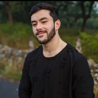 César profile