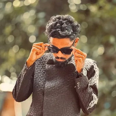 Tarak👑 profile