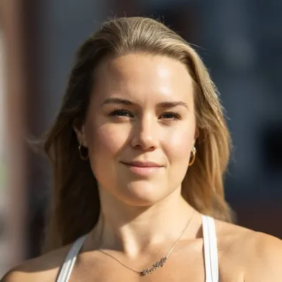 SOPHIE STORM ROBERTS profile