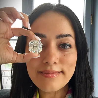 CHAMPAGNE GEM by BEBE BAKHSHI profile