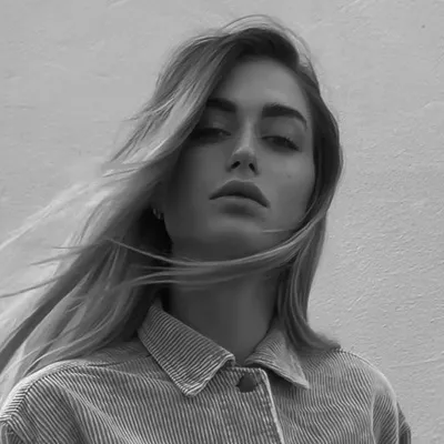 Vivien Charvatova profile