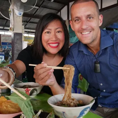 THOMAS + SHEENA | CHASING A PLATE profile