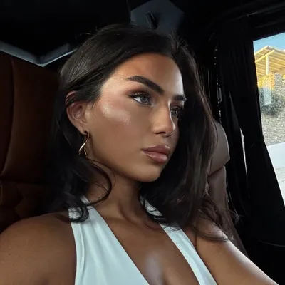 Chiara profile