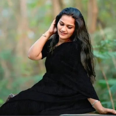 Navyasrichilaka🦜🖤 profile