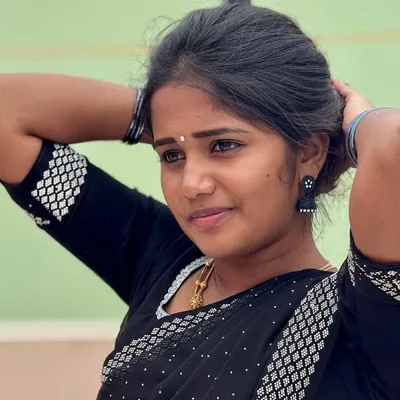 PRIYA V profile