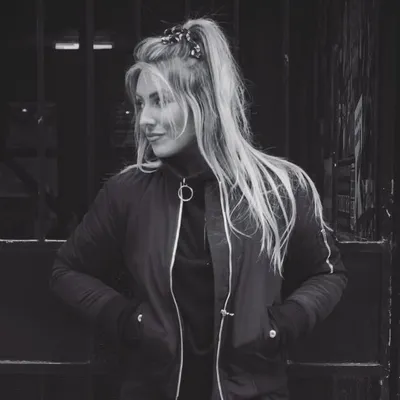 Chloë Agnew profile