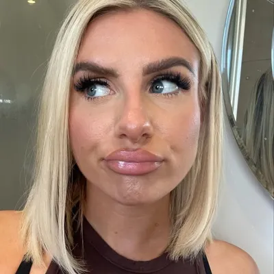 Chloe Burrows profile