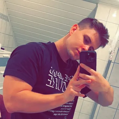 Chris profile