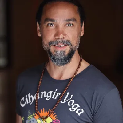 Chris Chavez profile