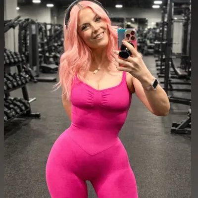 CHRISTIN ๐ Your Glow-Up Guide | Pro Beauty, Fitness & Confidence profile