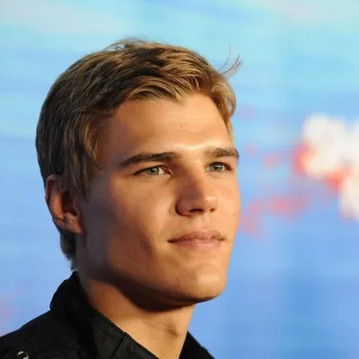 Chris Zylka profile