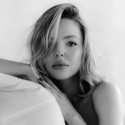 JULIA • MAKIJAŻ • BRWI • SZKOLENIA • KRAKÓW profile