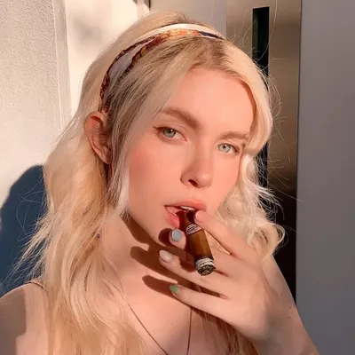 Sandra | cigargirlmuc ๐ฌ profile