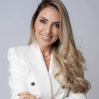 CINTHIA ZANUNI | NEUROPSICOTERAPEUTA CRISTÃ profile