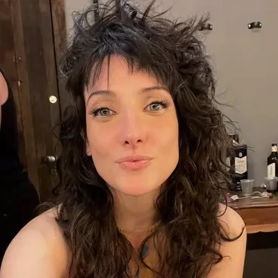 Clarice Falcão profile