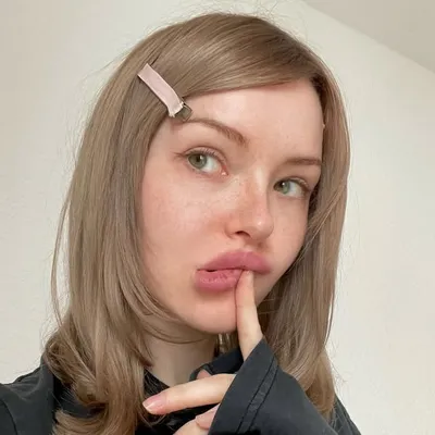 Claudia de Rouge profile