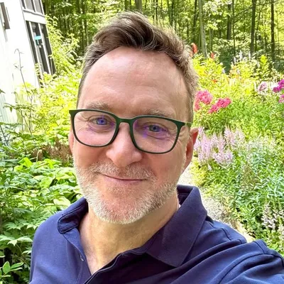 Clinton Kelly profile