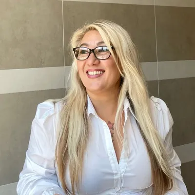 Valery Molone profile