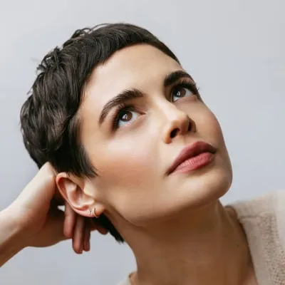 Conor Leslie profile
