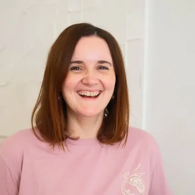Mirela Hrnić | coral & mauve profile