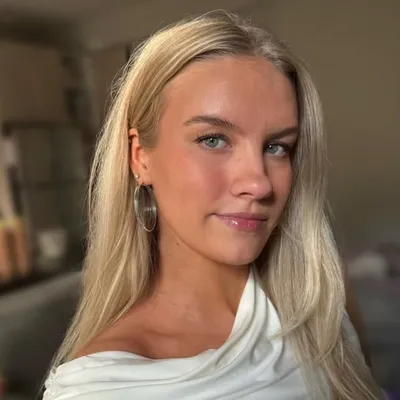 COURTNEY profile