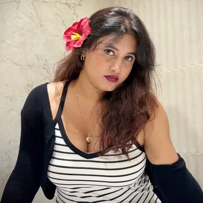 ✨ Aditi Tiwari ✨ profile