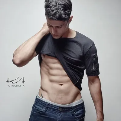 Cris Alvarez profile