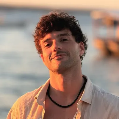 Cris Vanadía profile