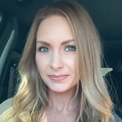 Sheena Poston profile