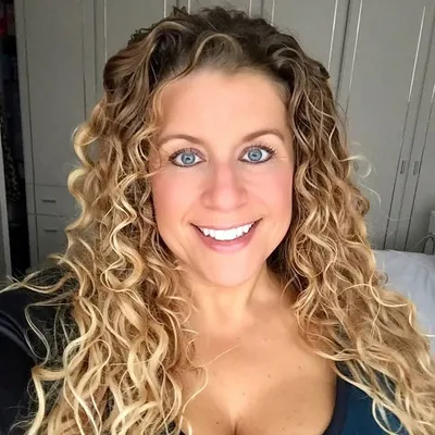 CurvyWordy profile