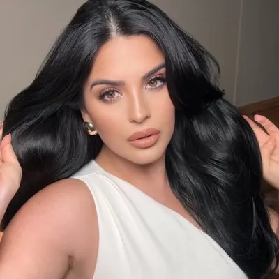CURVYZELMA profile