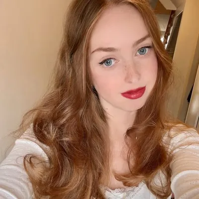 Emily Kerr ๐ธ profile