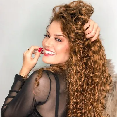 DAIANE FERCINE | cacheada profile
