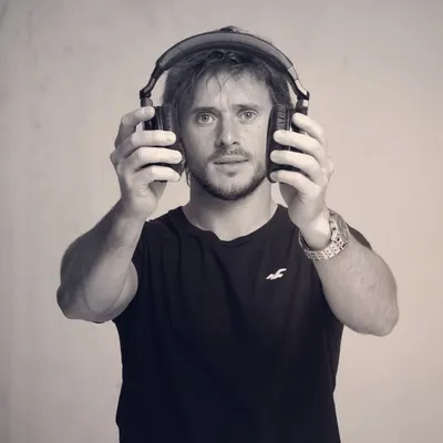 D A I E L L O DJS profile